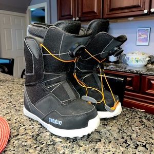 Thirty two size 6 snowboard boots. Worn once great condition. Shifty boa